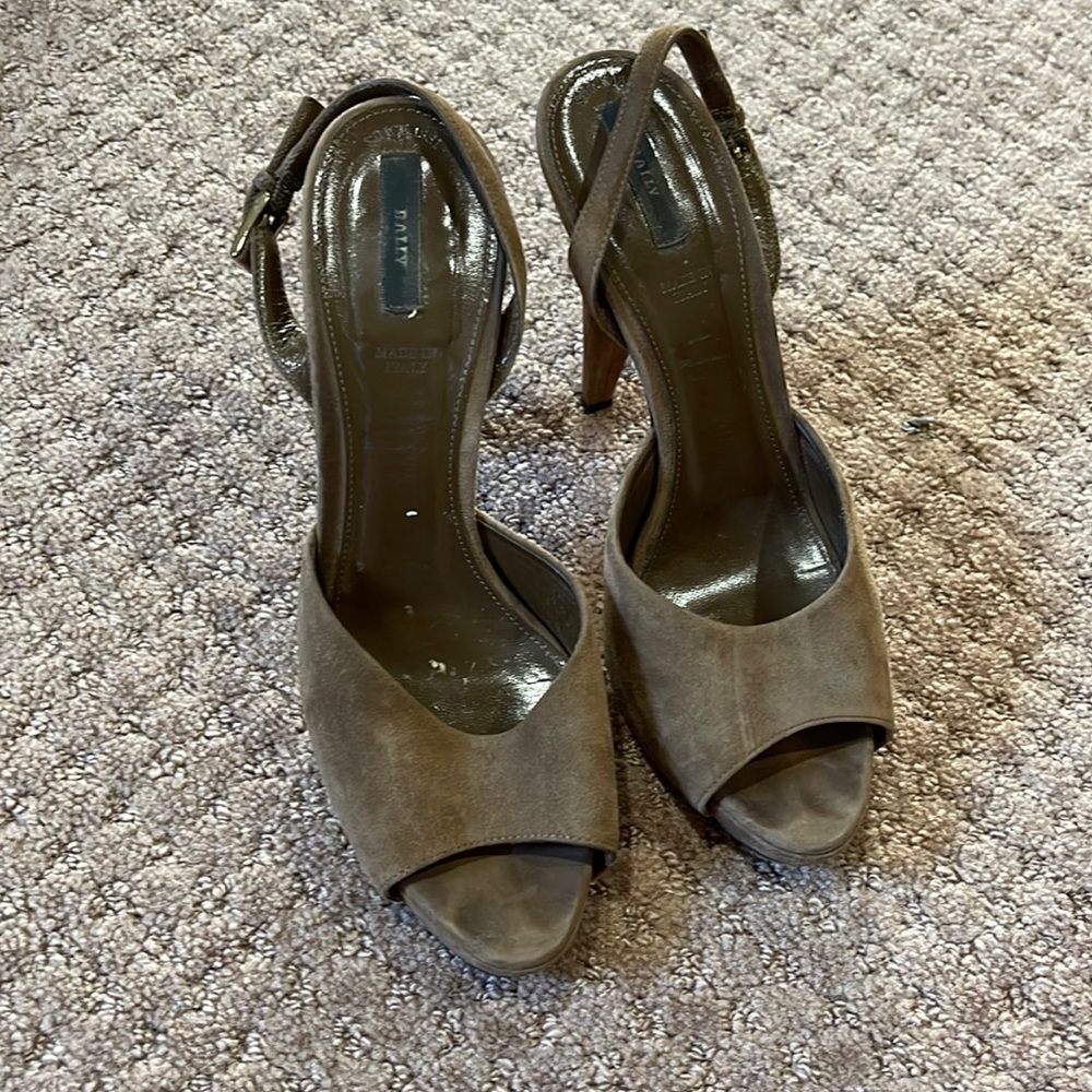 🌷BALLY SUEDE HEELS IN SIZE 37